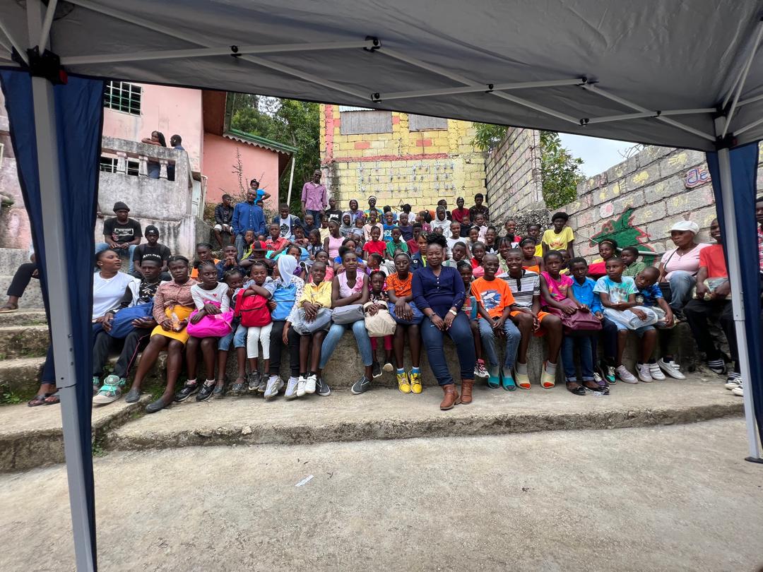 Photo of school children in Haiti 