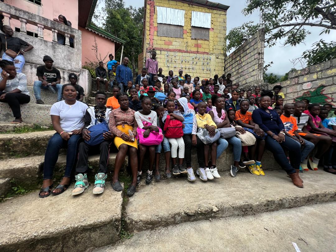 Photo of school children in Haiti 