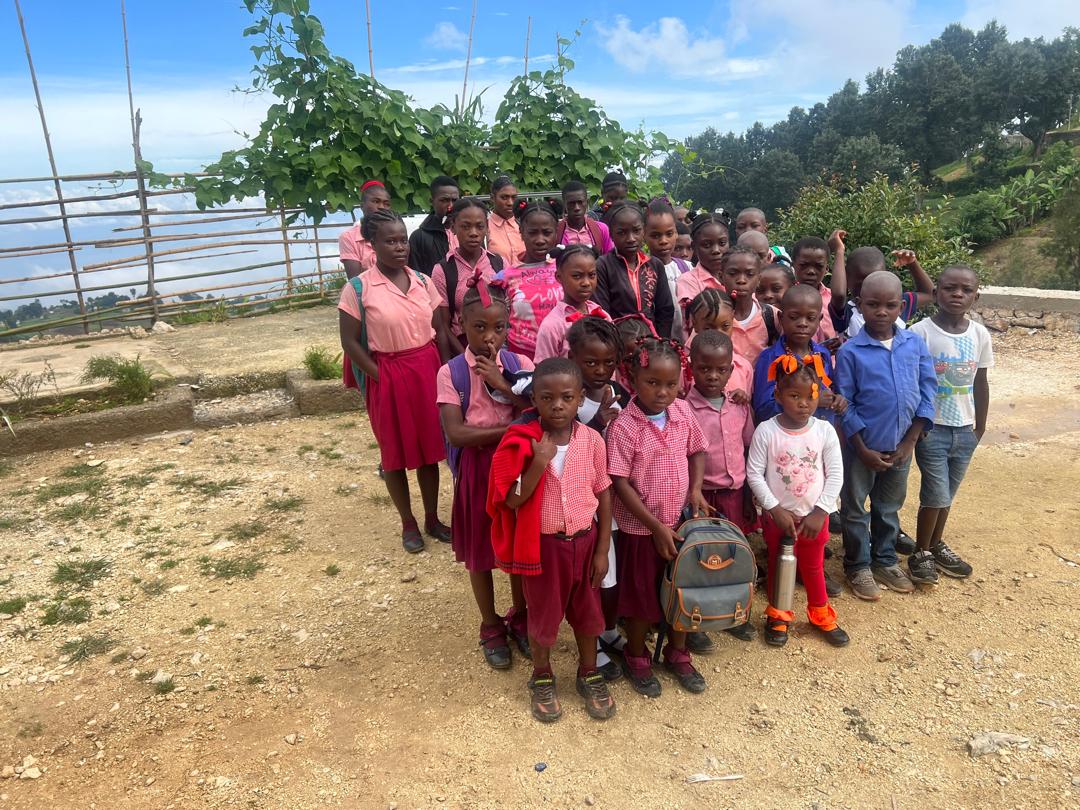 Photo of school children in Haiti 